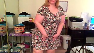 Amateur fat woman dancing in front of..