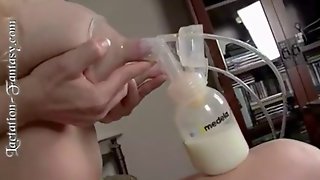 Adele anderson pumps tit milk