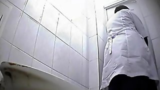 Toilet cam gets a glimpse of a big butt